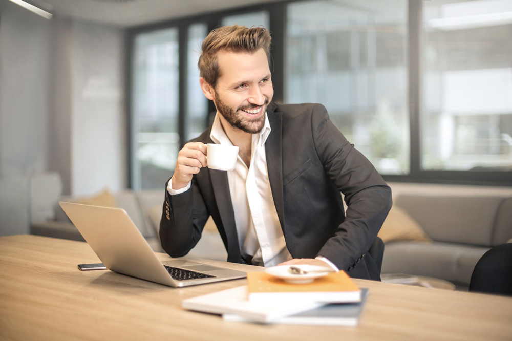 BROKER FOTO -Canva